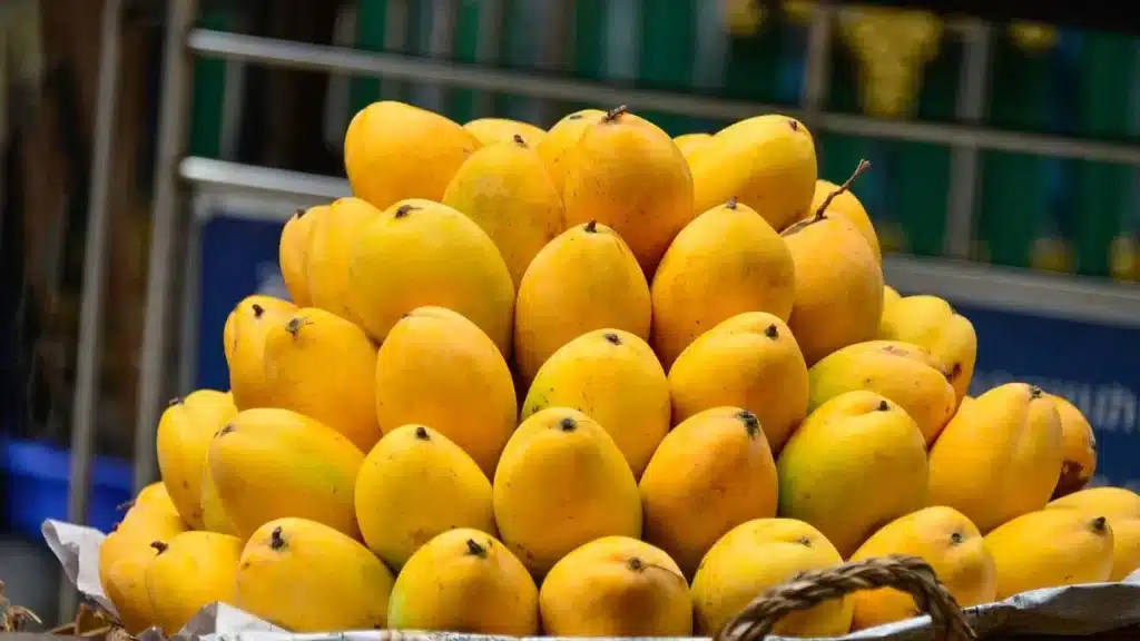 Naturally Ripe Mangoes