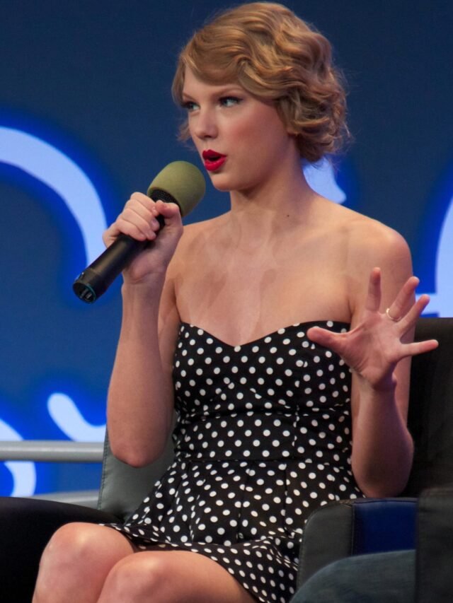Taylor Swift Shocks SNL With Surprise Dakota Johnson Cameo